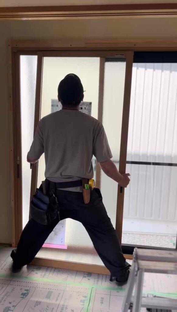 内窓施工中