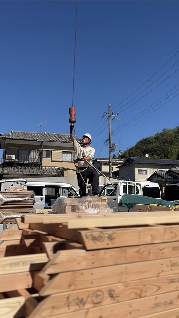 京都府舞鶴市の野間工務店が施工する上棟の様子